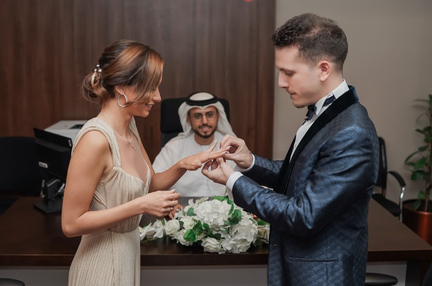 The groom and bride is having court marriage and standing in court room